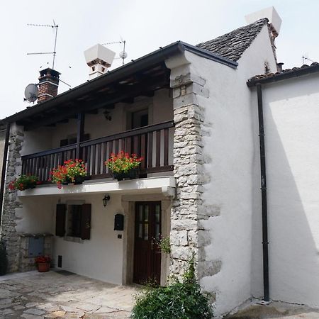 Borgo Grotta Gigante Casa Vacanze Alenka מראה חיצוני תמונה