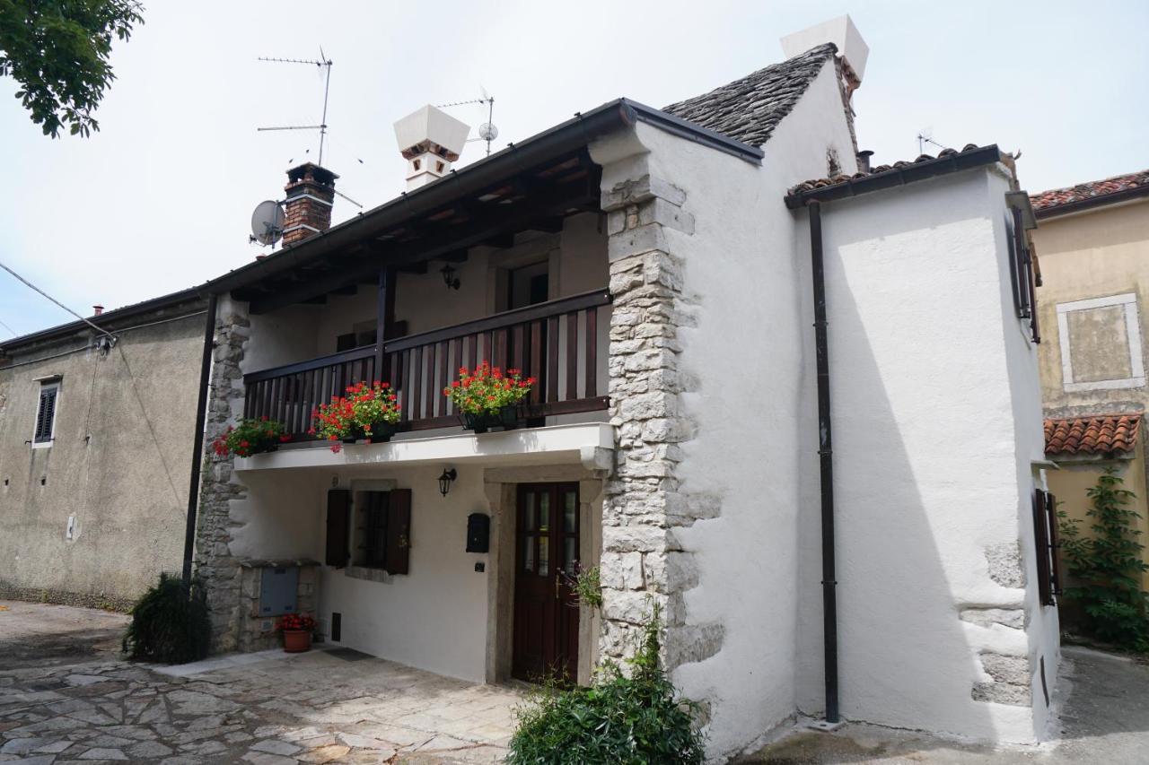 Borgo Grotta Gigante Casa Vacanze Alenka מראה חיצוני תמונה